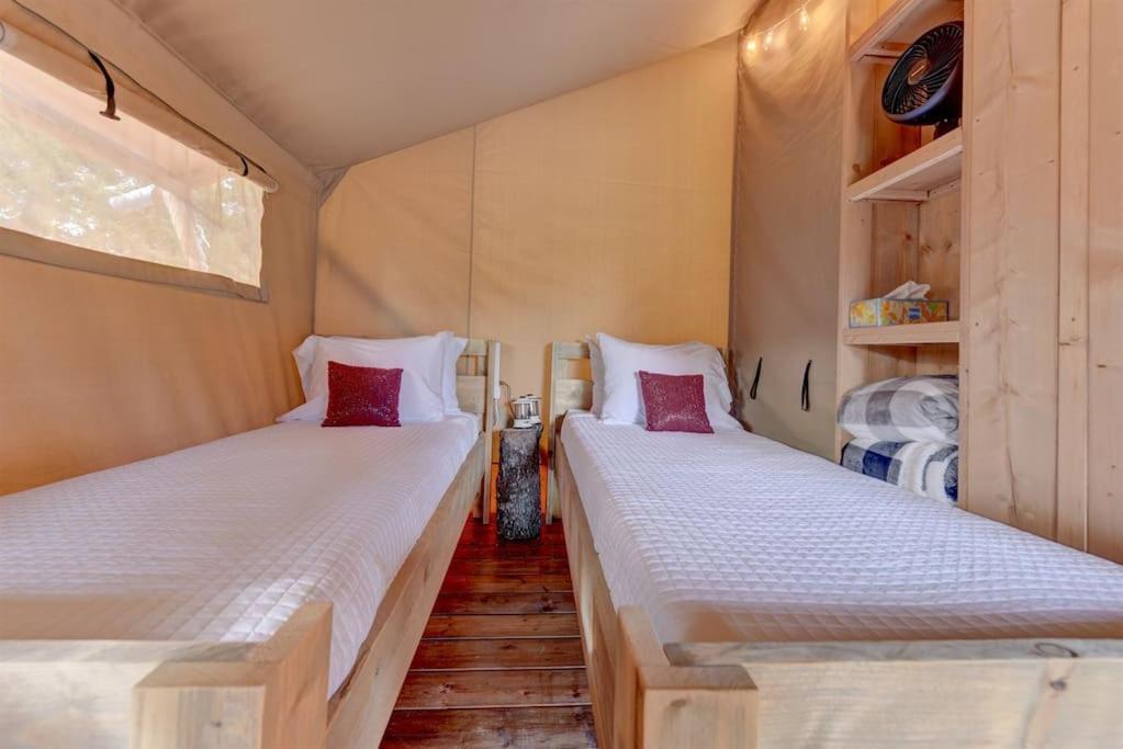 Hotel 12 Fires Luxury Glamping With Heating #3 Johnson City Esterno foto