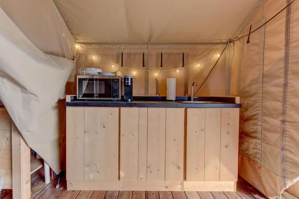 Hotel 12 Fires Luxury Glamping With Heating #3 Johnson City Esterno foto