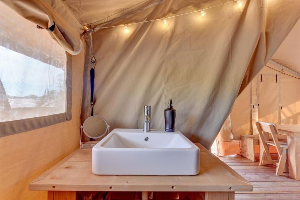 Hotel 12 Fires Luxury Glamping With Heating #3 Johnson City Esterno foto